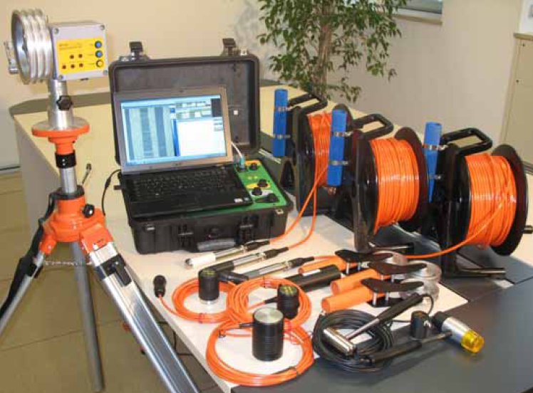 MCHA-Komplettsystem für die Messverfahren Cross-Hole-Ultraschall-Messung (CHUM), Puls-Echo-Methode (PEM) und Impulsantwort-Methode (TRM) (Hammerschlagmethode)